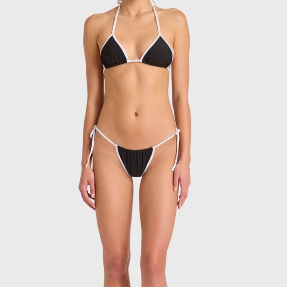 Amanda uprichard bikini